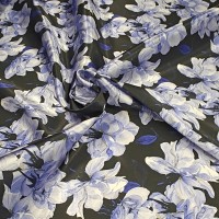 Атлас с блеском Кристалл с акварельными розами цвета индиго